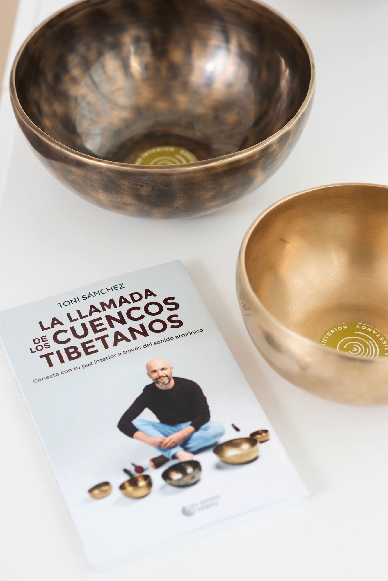 Portada del libro La llamada de los cuencos tibetanos de Toni Sánchez